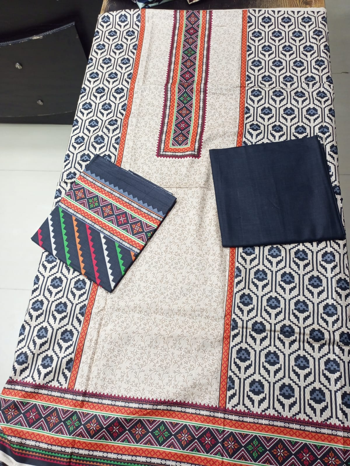 3PCS UNSTICHED PRINTED LAWN